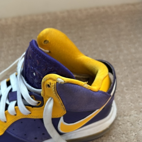 Nike Lebron VIII GS Lakers CT5115-500 - Court Purple / Gold - Sz 5Y - Picture 5 of 8